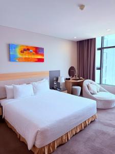 Postel nebo postele na pokoji v ubytování Muong Thanh Luxury Nha Trang Hotel