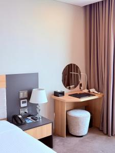 Postel nebo postele na pokoji v ubytování Muong Thanh Luxury Nha Trang Hotel