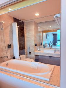 Koupelna v ubytování Muong Thanh Luxury Nha Trang Hotel