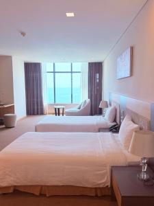 Postel nebo postele na pokoji v ubytování Muong Thanh Luxury Nha Trang Hotel