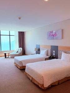Postel nebo postele na pokoji v ubytování Muong Thanh Luxury Nha Trang Hotel