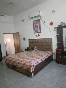 Postel nebo postele na pokoji v ubytování Rohit Homestay