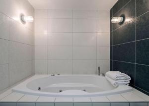 Ένα μπάνιο στο Best Western Plus Kalmarsund Hotell
