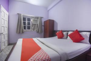 Postel nebo postele na pokoji v ubytování Hotel O RS Guest House