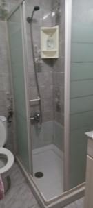 Ένα μπάνιο στο Habitación a compartir en Zoco Home