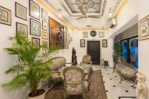 Ruang duduk di Kaner Bagh A Heritage Boutique Hotel