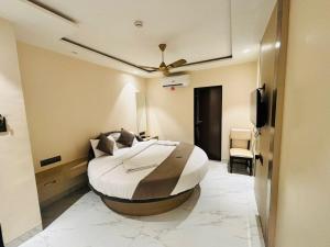 Postel nebo postele na pokoji v ubytování Hotel Dolphin Residency
