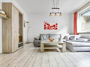 a living room with a couch and a coffee table at Haus Küstenperle in Cuxhaven
