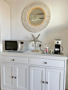 A kitchen or kitchenette at Beach House Gelsomino