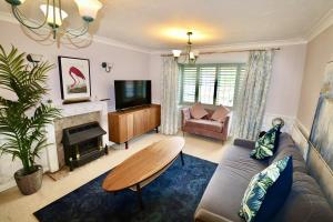 a living room with a couch and a tv at Spacious 4 Bed House in Winchester with Parking and Garden in Winchester