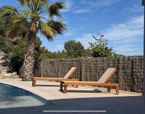 Bazén v ubytování CASA A 20km DE BARCELONA CON SAUNA Y PISCINA PRIVADA Villa Fontpineda nebo v jeho okolí