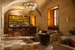 Khu vực ghế ngồi tại Castell Son Claret - The Leading Hotels of the World