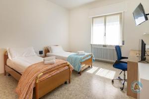 TV a/nebo společenská místnost v ubytování 79a - comodo appartamento per il mare