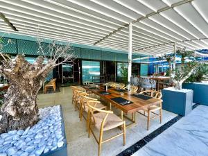 Εστιατόριο ή άλλο μέρος για φαγητό στο WHITE TITANIC LUXURY Sea View & Studios