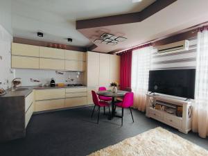Kuchyň nebo kuchyňský kout v ubytování CosHOME - apartament