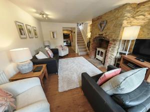 Posezení v ubytování Wishbone Cottage In The Cotswolds