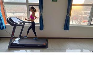 Fitness centrum a/nebo fitness zařízení v ubytování Gubeikou Great Wall Juxian Residents' Lodging