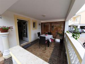 Balkón alebo terasa v ubytovaní Apartments Kampor (4235)
