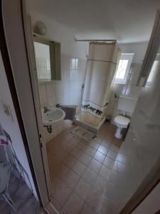 Kúpeľňa v ubytovaní Apartments Kampor (4235)