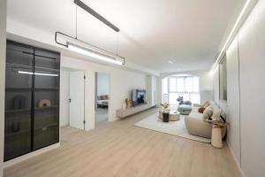 Μια τηλεόραση ή/και κέντρο ψυχαγωγίας στο Sun great superior 2 bedrooms big house near YuYuan Garden +10 φωτογραφίες