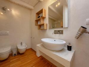 Koupelna v ubytování Borgo Loft - Design & Comfort by Host Hero + 31 fotografií