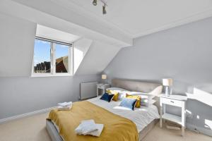Postel nebo postele na pokoji v ubytování Bright & Spacious 3 Bedroom Home in Central Exeter