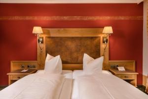Rúm í herbergi á Hotel Zauchenseehof