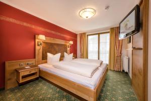 Rúm í herbergi á Hotel Zauchenseehof