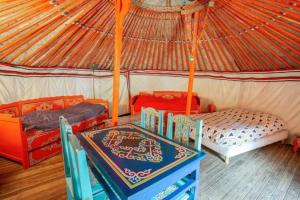 Postel nebo postele na pokoji v ubytování Camping 1 étoile - ccaegif