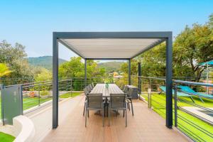 Μπαλκόνι ή βεράντα στο Magnifique Villa avec piscine en bord de mer