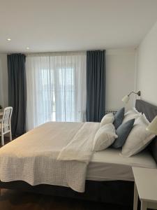 Postel nebo postele na pokoji v ubytování Apartments Jurić + 37 fotografií