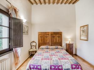 A bed or beds in a room at Lovely Apartment in Citerna with Swimming Pool