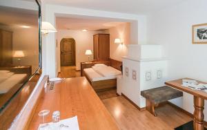 Postel nebo postele na pokoji v ubytování Wellnesshotel Mein Almhof Superior