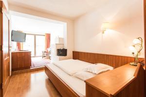 Postel nebo postele na pokoji v ubytování Wellnesshotel Mein Almhof Superior
