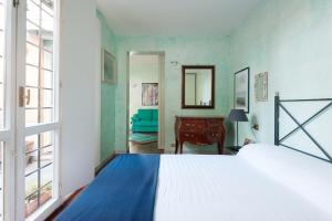 a bedroom with a bed and a mirror at Appartamento fronte mare in Portovenere