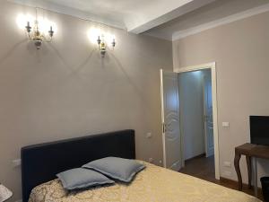 Postel nebo postele na pokoji v ubytování Lucca Center, Quiet, Large and Fine Apartment,