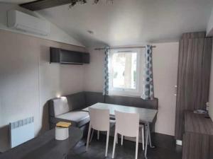 Χώρος καθιστικού στο Camping 4 étoiles - Parc aquatique - eehhd0