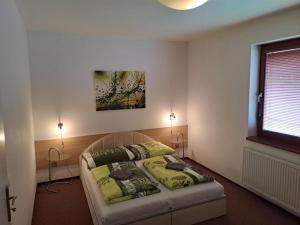 Postel nebo postele na pokoji v ubytování APT C-3 v areálu DOKY LIPNO - bezbariérový