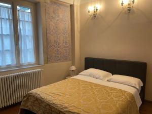 Postel nebo postele na pokoji v ubytování Lucca Center, Quiet, Large and Fine Apartment,
