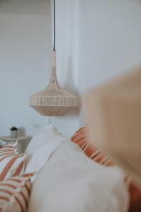 Postel nebo postele na pokoji v ubytování Athera Suites Mykonos