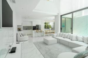 TV a/nebo společenská místnost v ubytování Luxury Villa Residence near Laguna