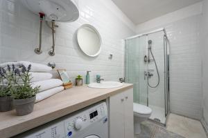 Et badeværelse på CENTER house with apartments + 22 billeder