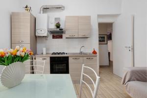 Η κουζίνα ή μικρή κουζίνα στο La First Ludy