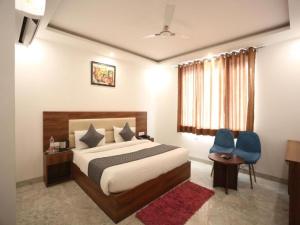 Postel nebo postele na pokoji v ubytování Hotel De Clark - Free Airport Drop for Minimum 05 Nights Stay - 5 mins from IGI & Domestic Airport Delhi