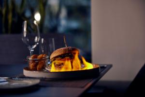 Jídlo v hotelu nebo okolí + 72 fotografií