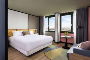 Avani Museum Quarter Amsterdam Hotel - previously NH Amsterdam Museum Quarter客房内的一张或多张床位