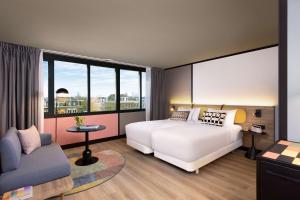 Avani Museum Quarter Amsterdam Hotel - previously NH Amsterdam Museum Quarter客房内的一张或多张床位