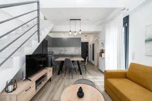 TV a/nebo společenská místnost v ubytování Danai & Palm Residential Complexes