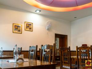 Restoran või mõni muu söögikoht majutusasutuses Hotel Ruby