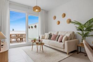 Χώρος καθιστικού στο Luxury 2BR - 400m to Beach - Pool & Views - Casa Los Amigos